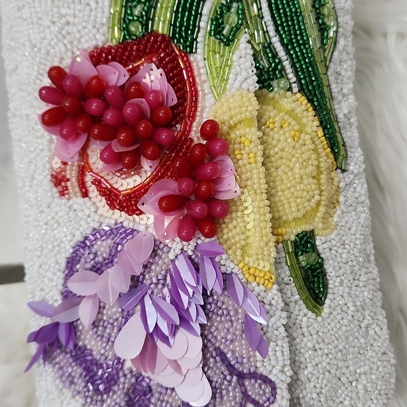 🔹️Made In India Viral Beaded Floral Embellished White Shoulder Bag - Picture 4 of 10